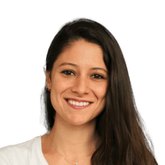 Maria Paula min Smiling woman with long dark hair in a white top on a green background