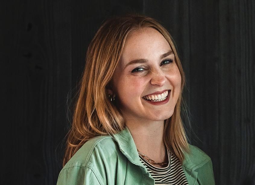 Portrait of Jenny Rudziensky, graphic designer at L+R.